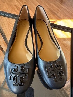 Tory Burch Black Leather Logo Ballet Flats, size 10 (see photo)